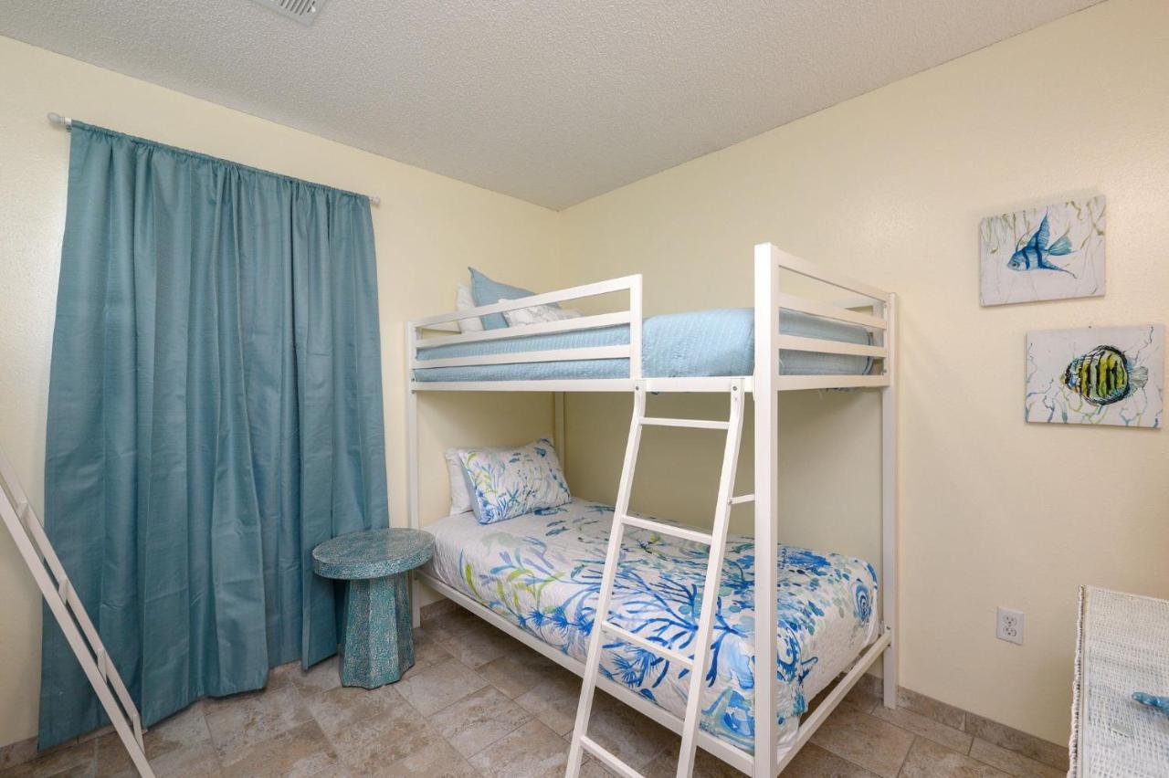 200 Yds To Private Gated Access- 3br-2ba- Quiet Location In The Heart Of Destin! Destin
