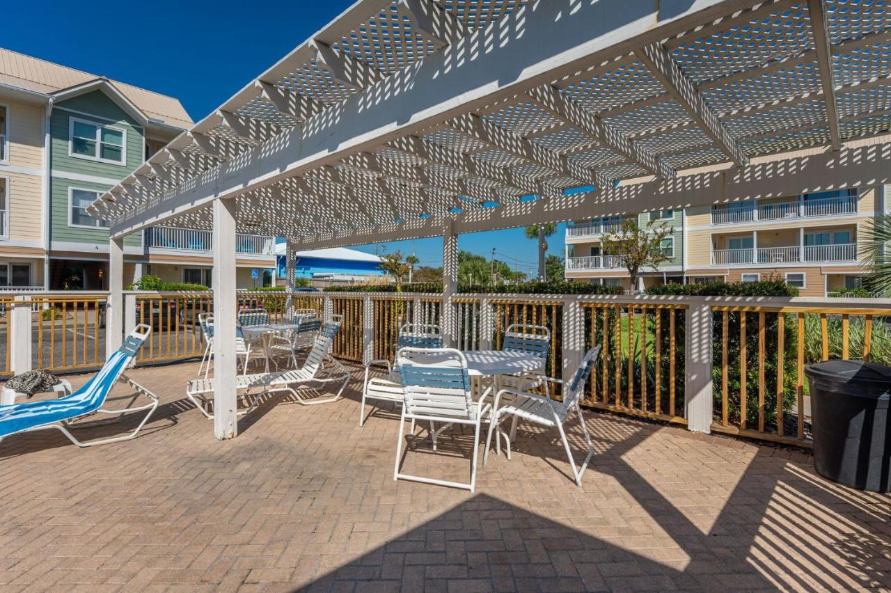 Apartment 200 Yds To Private Gated Access- 3br-2ba- Quiet Location In The Heart Of Destin! Destin