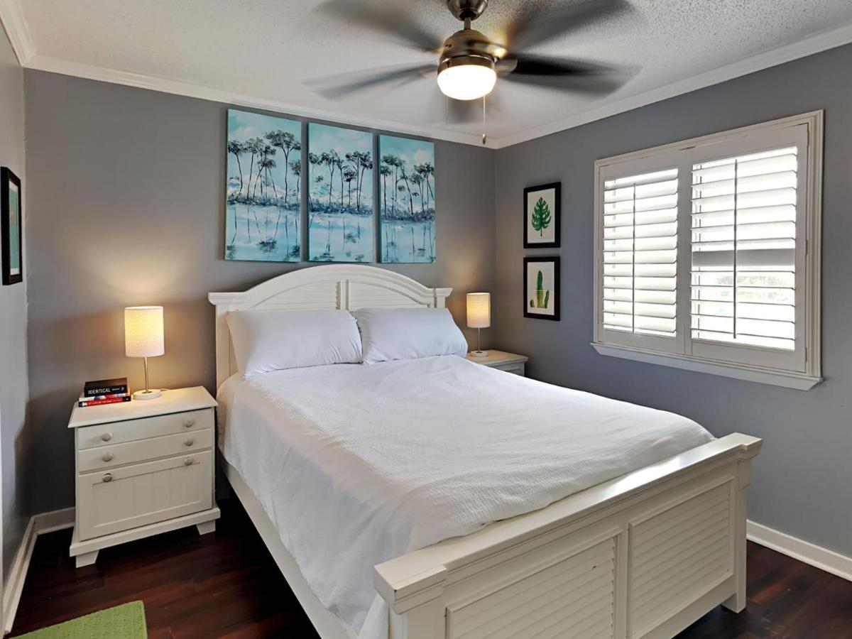 Apartment Island 304