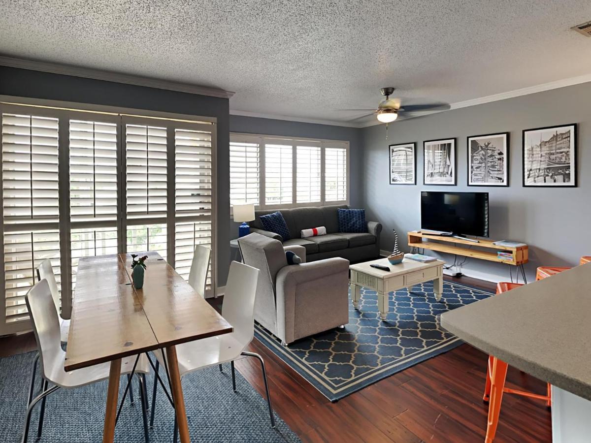 Apartment Island 304