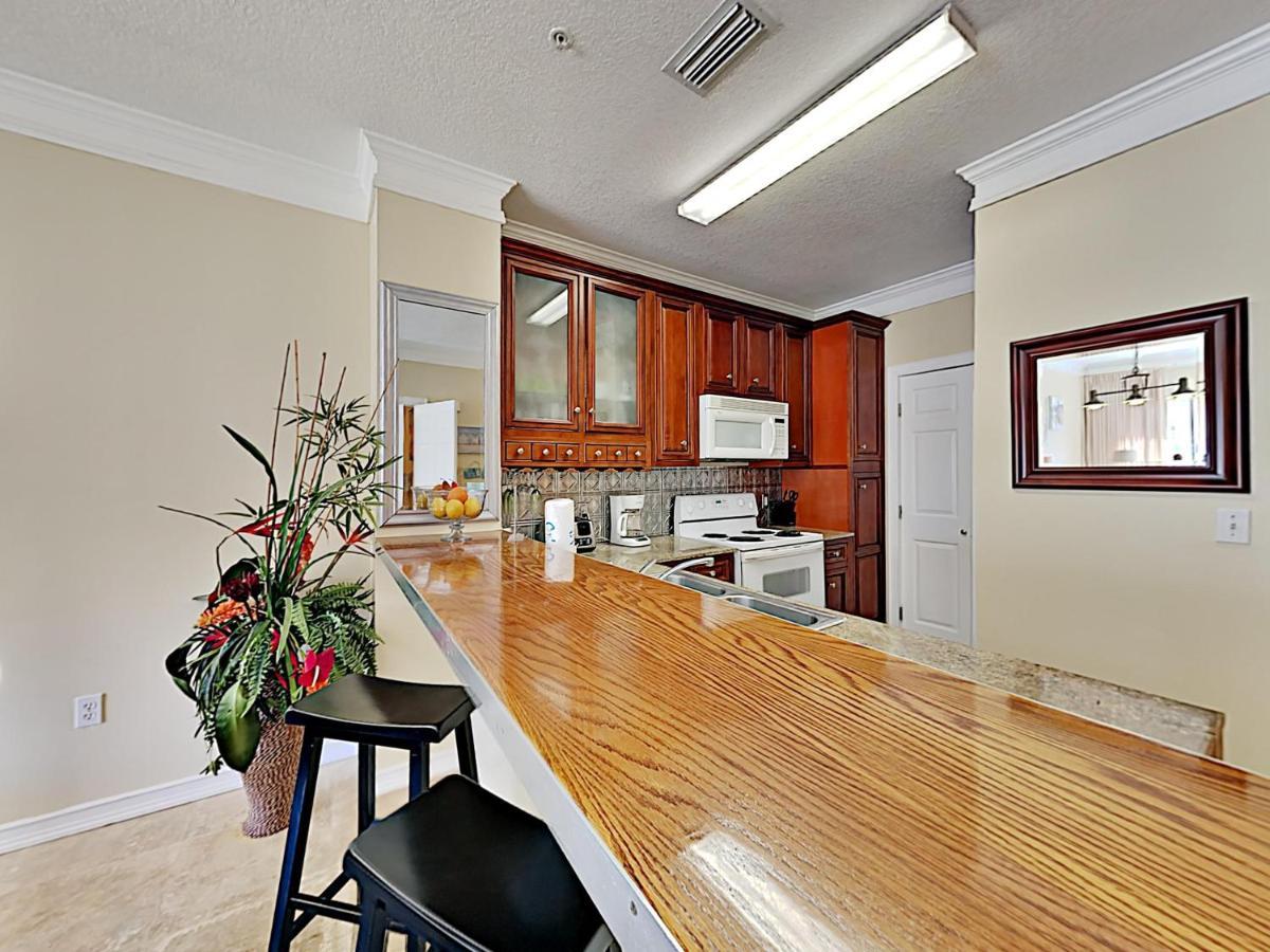 Emerald Waters 104 Apartment