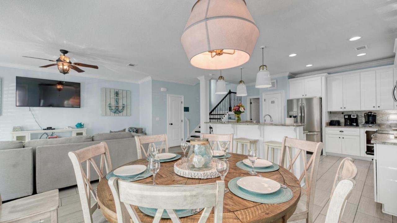 Have A Stunning Tahitian Daydream At Villages Of Crystal Holiday home Destin