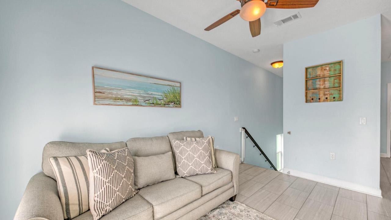Have A Stunning Tahitian Daydream At Villages Of Crystal