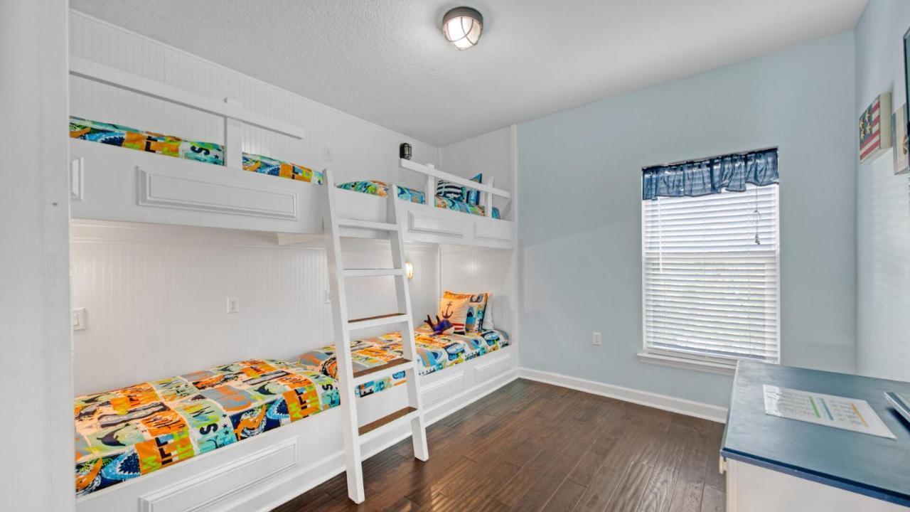 Have A Stunning Tahitian Daydream At Villages Of Crystal Destin