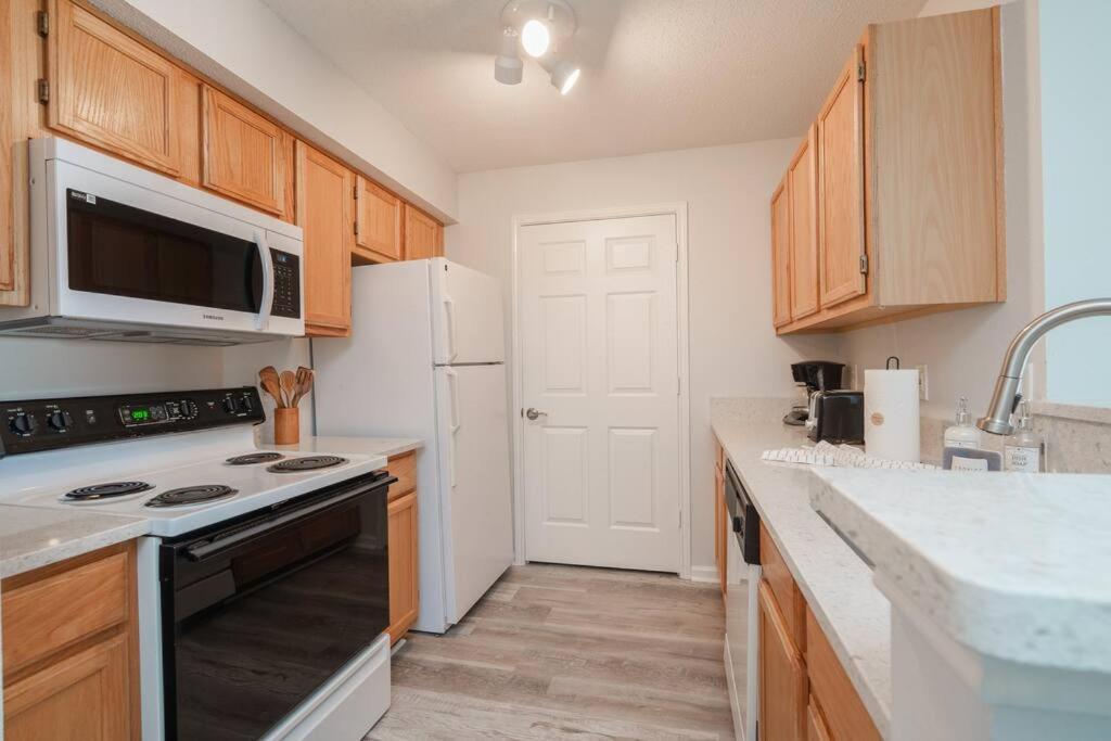 Cozy With Convenient Location Apartment