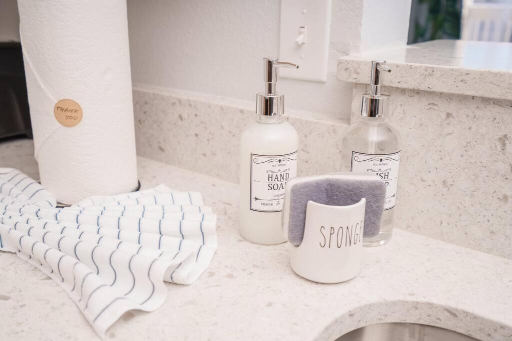 Apartment Cozy With Convenient Location *