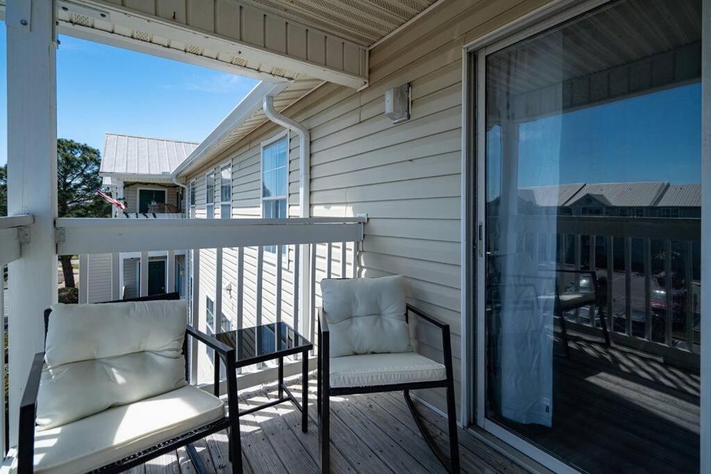 Cozy With Convenient Location Apartment