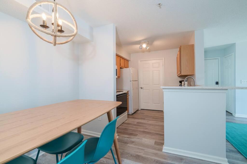 Cozy With Convenient Location Apartment *