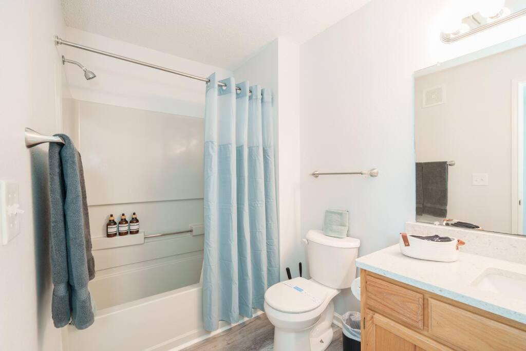 Cozy With Convenient Location Apartment *