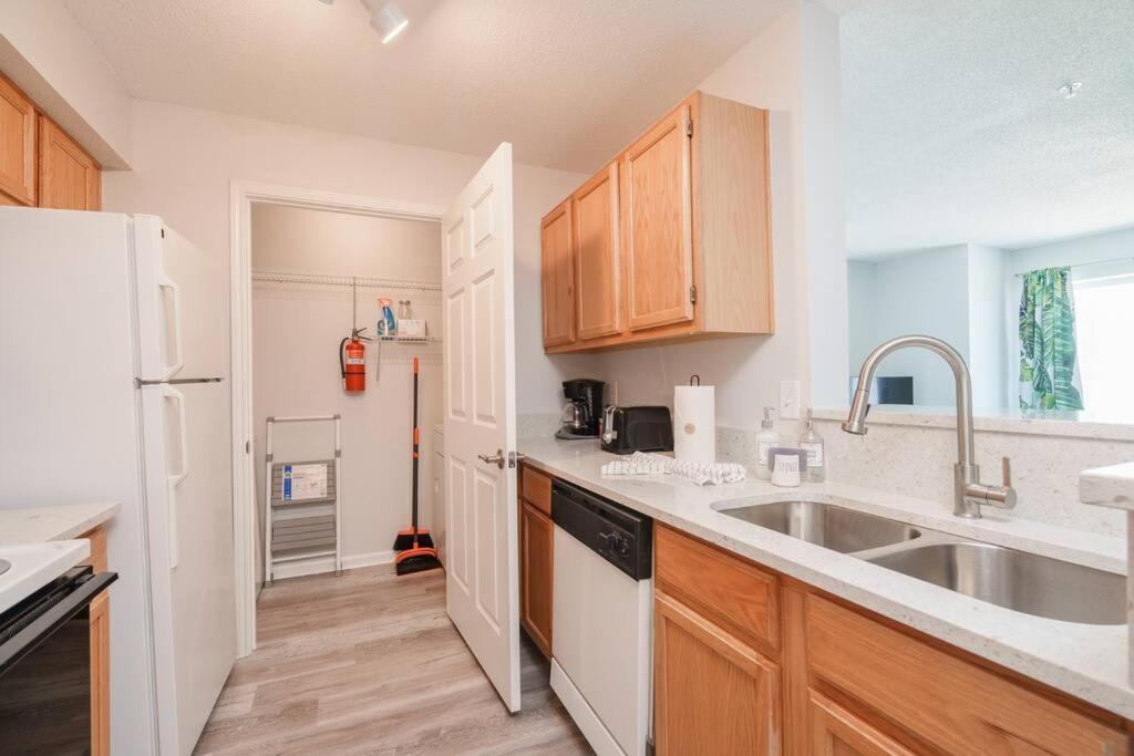 Cozy With Convenient Location Apartment