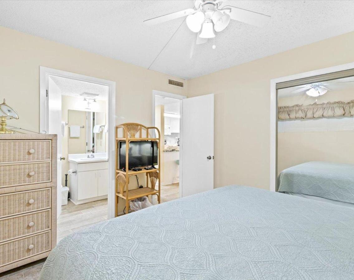 Surf And Racquet Unit 118 * Destin
