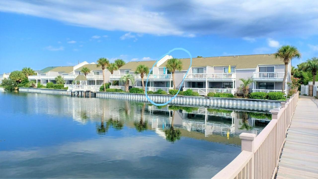 Southbay Gulf View: Beachfront Townhouse With Private Access Holiday home