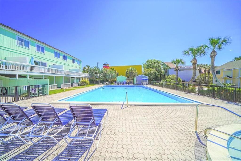 Southbay Gulf View: Beachfront Townhouse With Private Access Holiday home