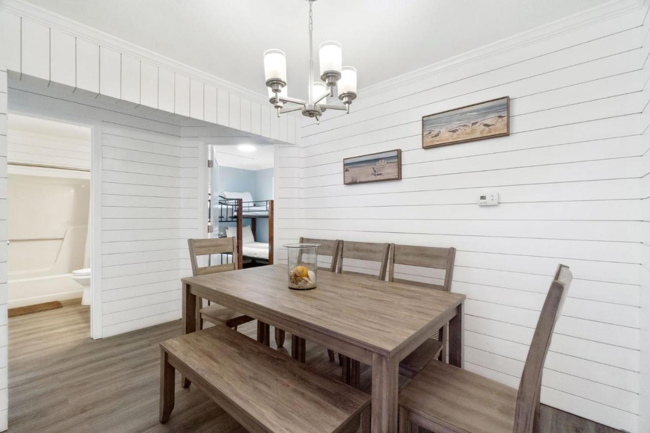 Paradise Palms With Heated Pool And Private Holiday home Destin