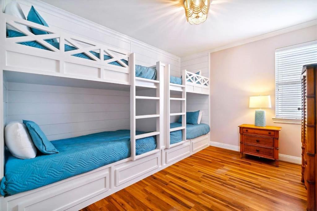 Seas The Dream At The Villages Of Crystal