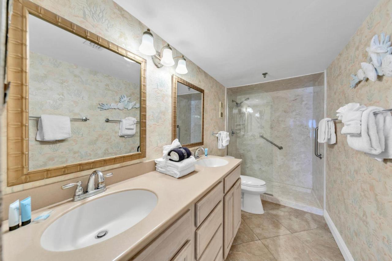 On The Gulf 205 - Updated Gulf Front With Free Service Holiday home Destin