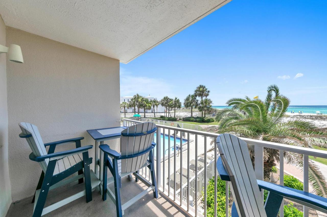 On The Gulf 205 - Updated Gulf Front With Free Service Holiday home
