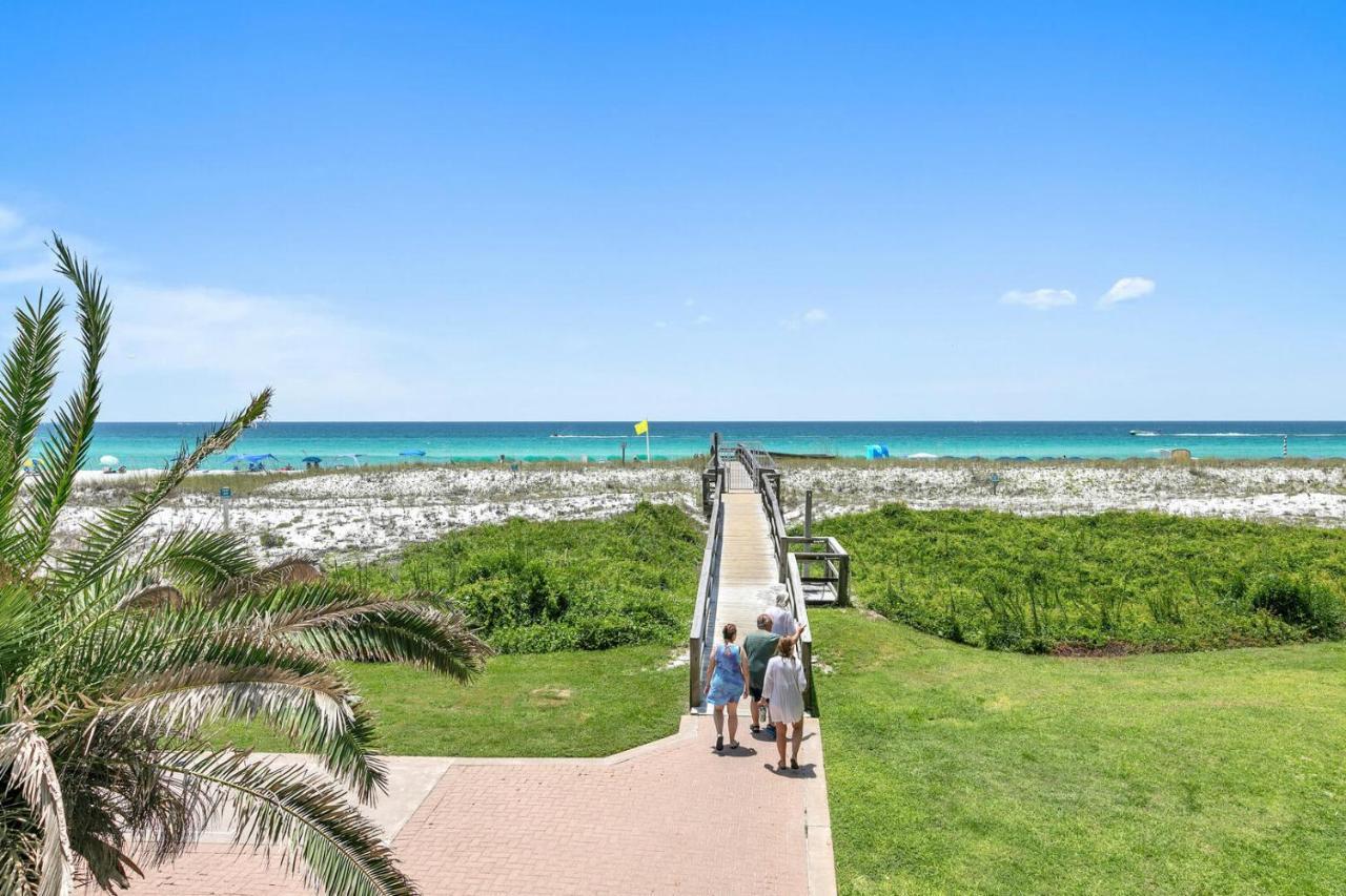 On The Gulf 205 - Updated Gulf Front With Free Service Holiday home *