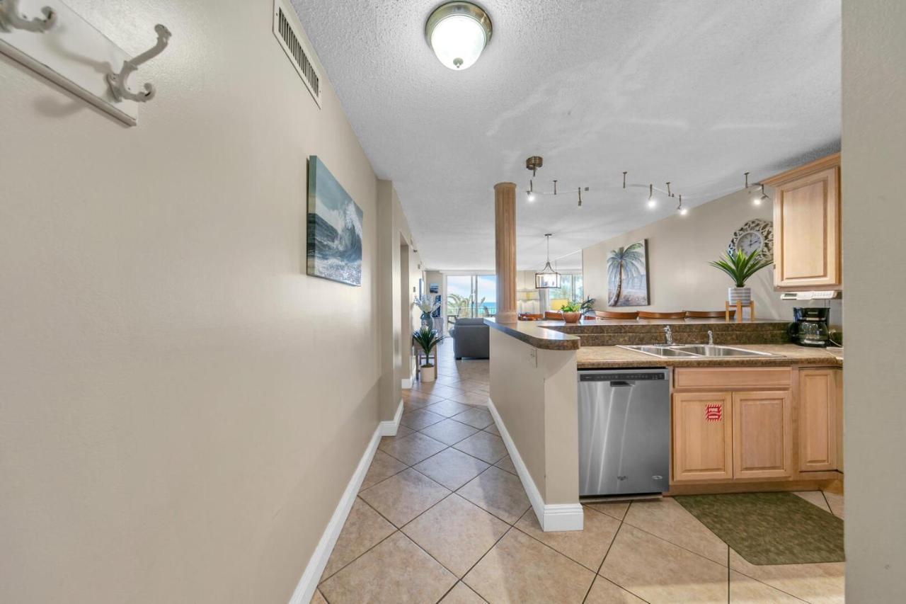 On The Gulf 205 - Updated Gulf Front With Free Service Holiday home