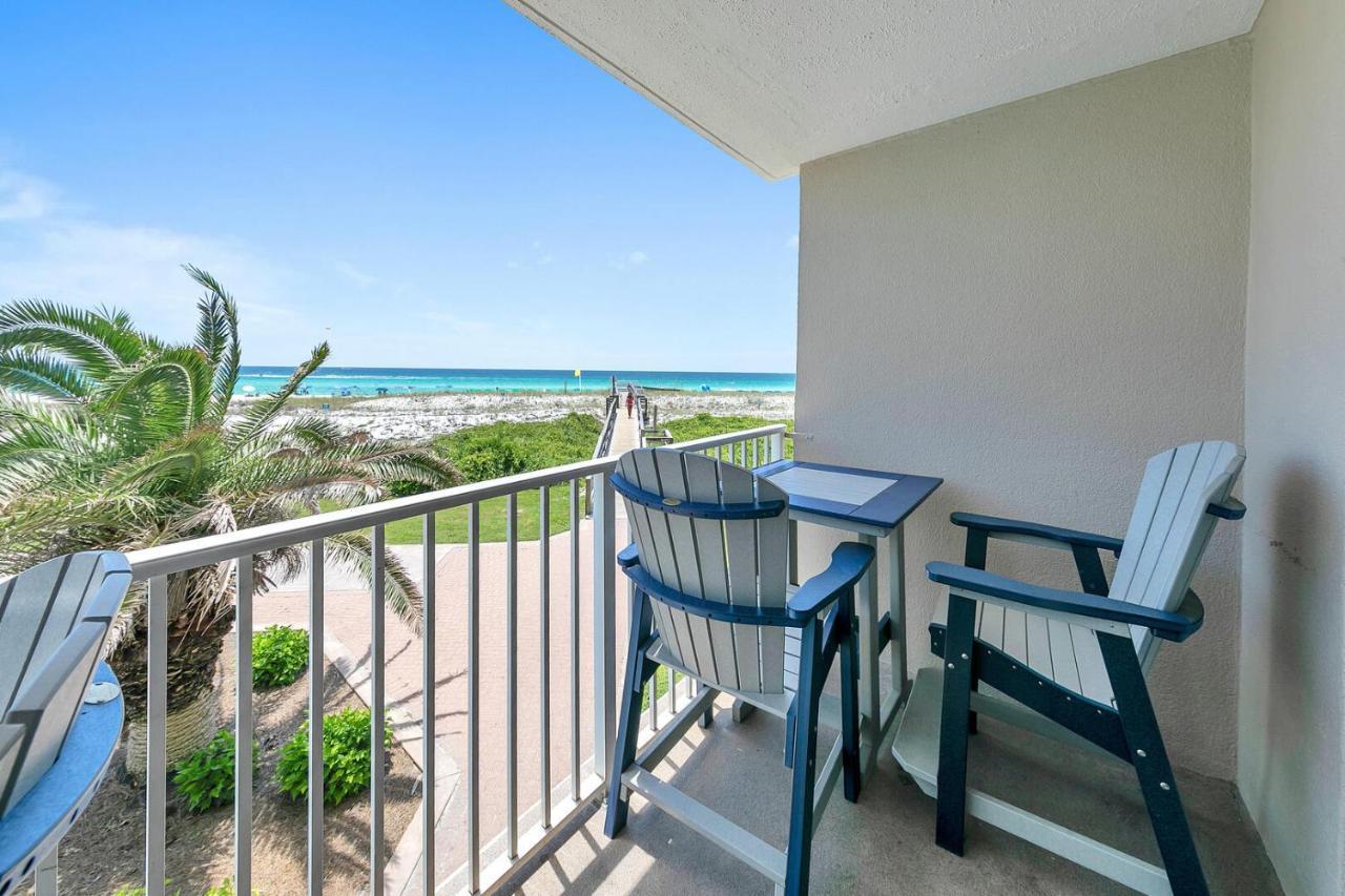 On The Gulf 205 - Updated Gulf Front With Free Service Holiday home Destin