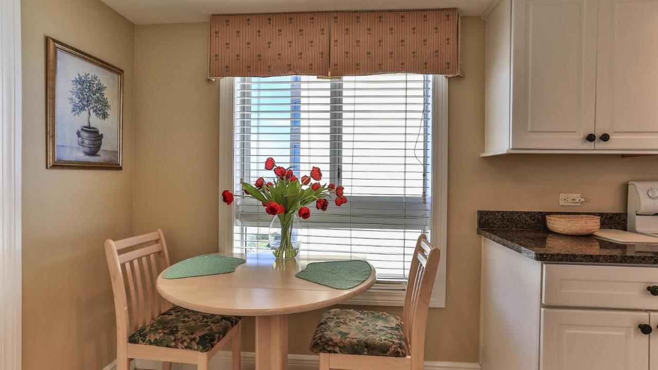 Towers 111 - Front 2 Bedroom In * Destin