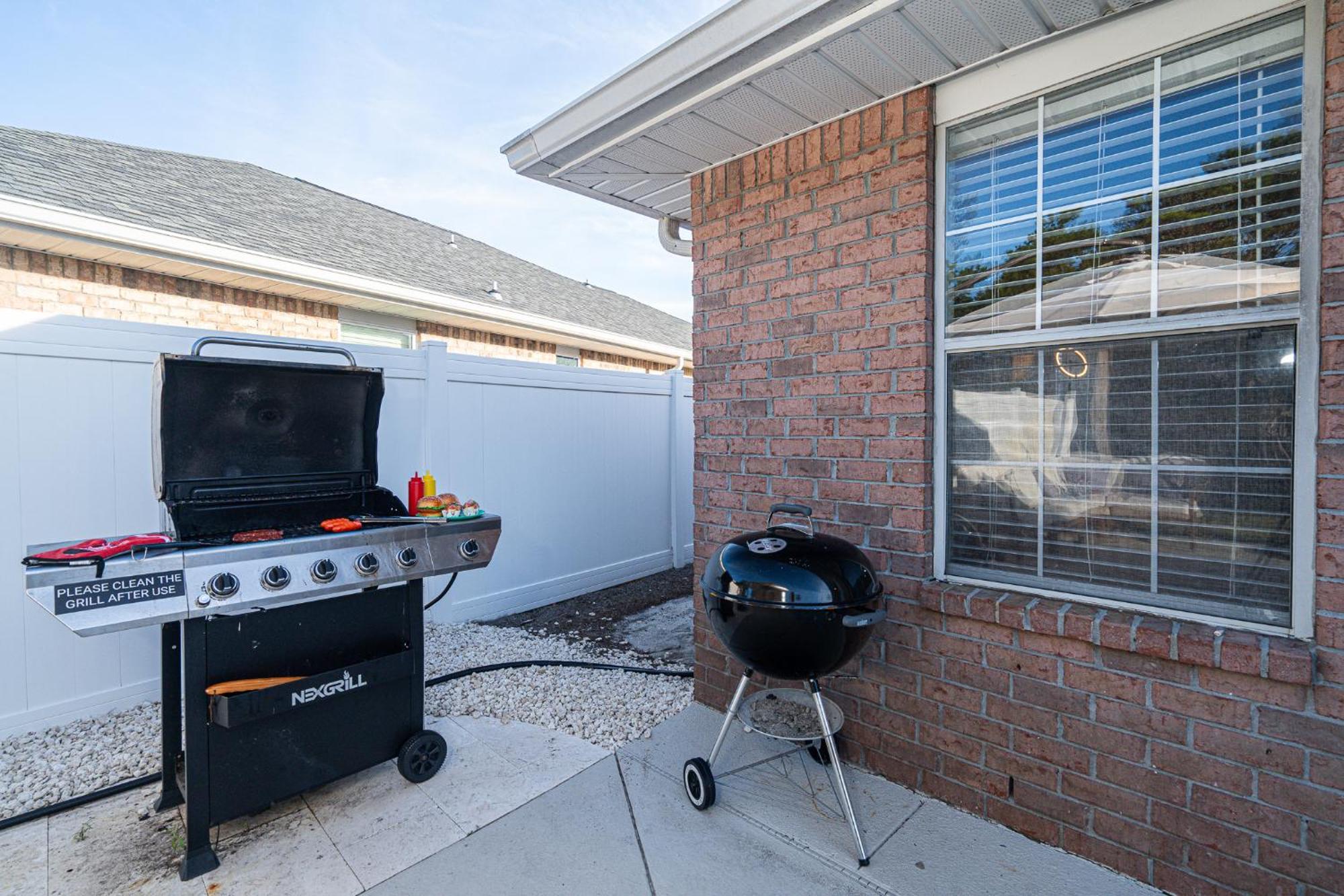 Heated Pool And Golf Cart, Walk To Beach! Best Deal! Holiday home Destin