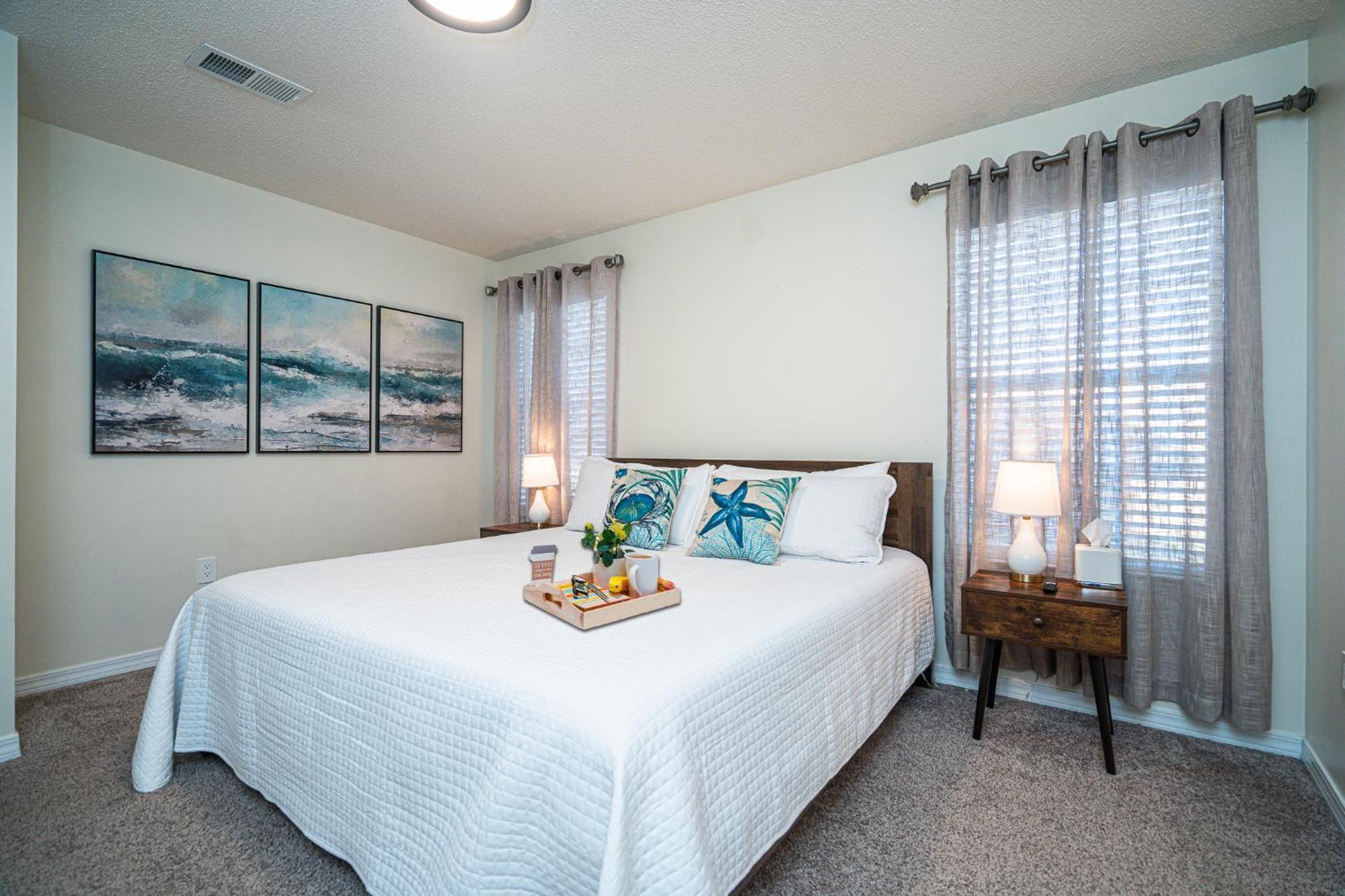 Holiday home Heated Pool And Golf Cart, Walk To Beach! Best Deal!