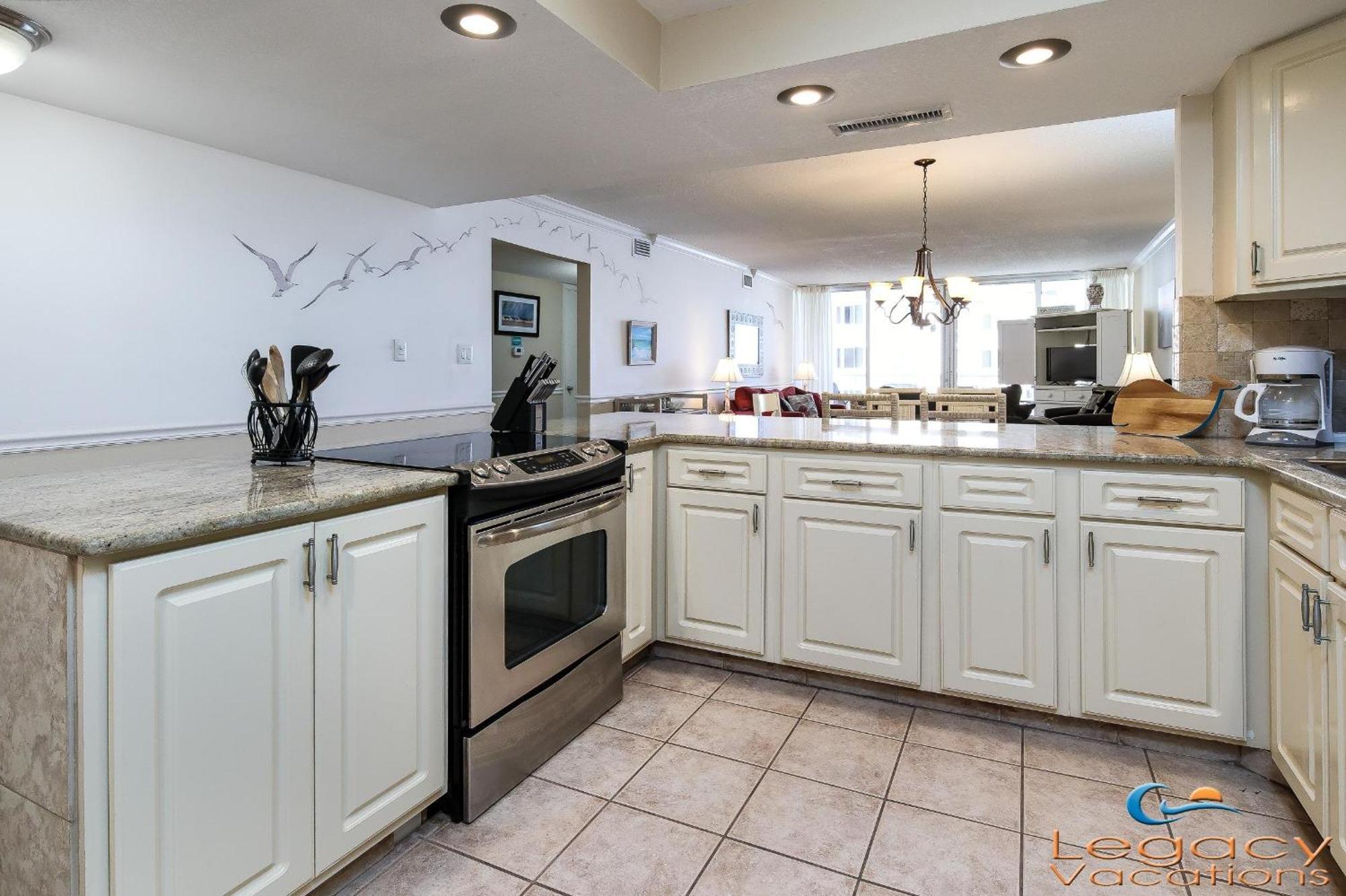 Slt 2052-beachfront-close To Everything In Destin!