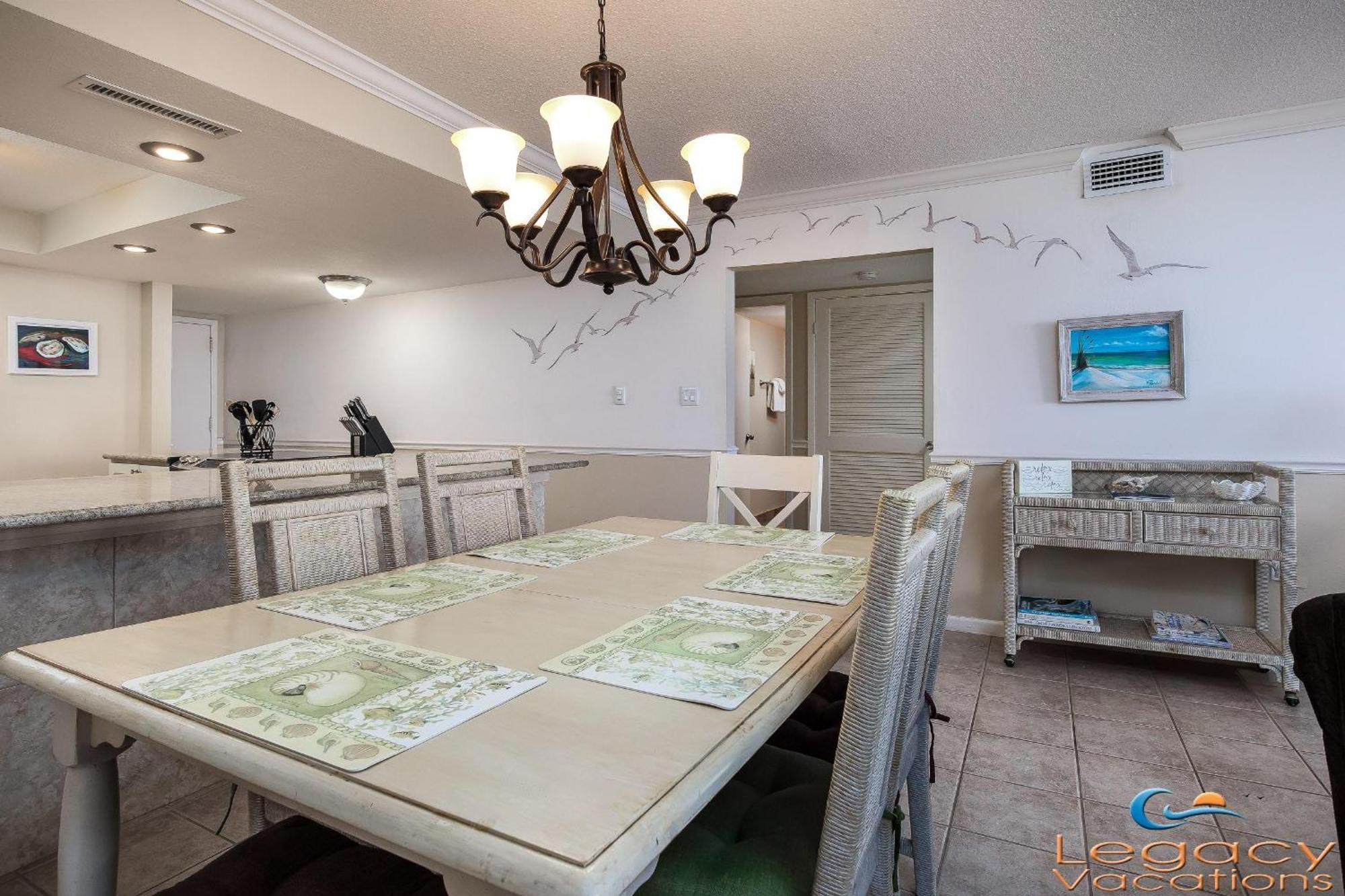 Slt 2052-beachfront-close To Everything In Destin! Holiday home Destin