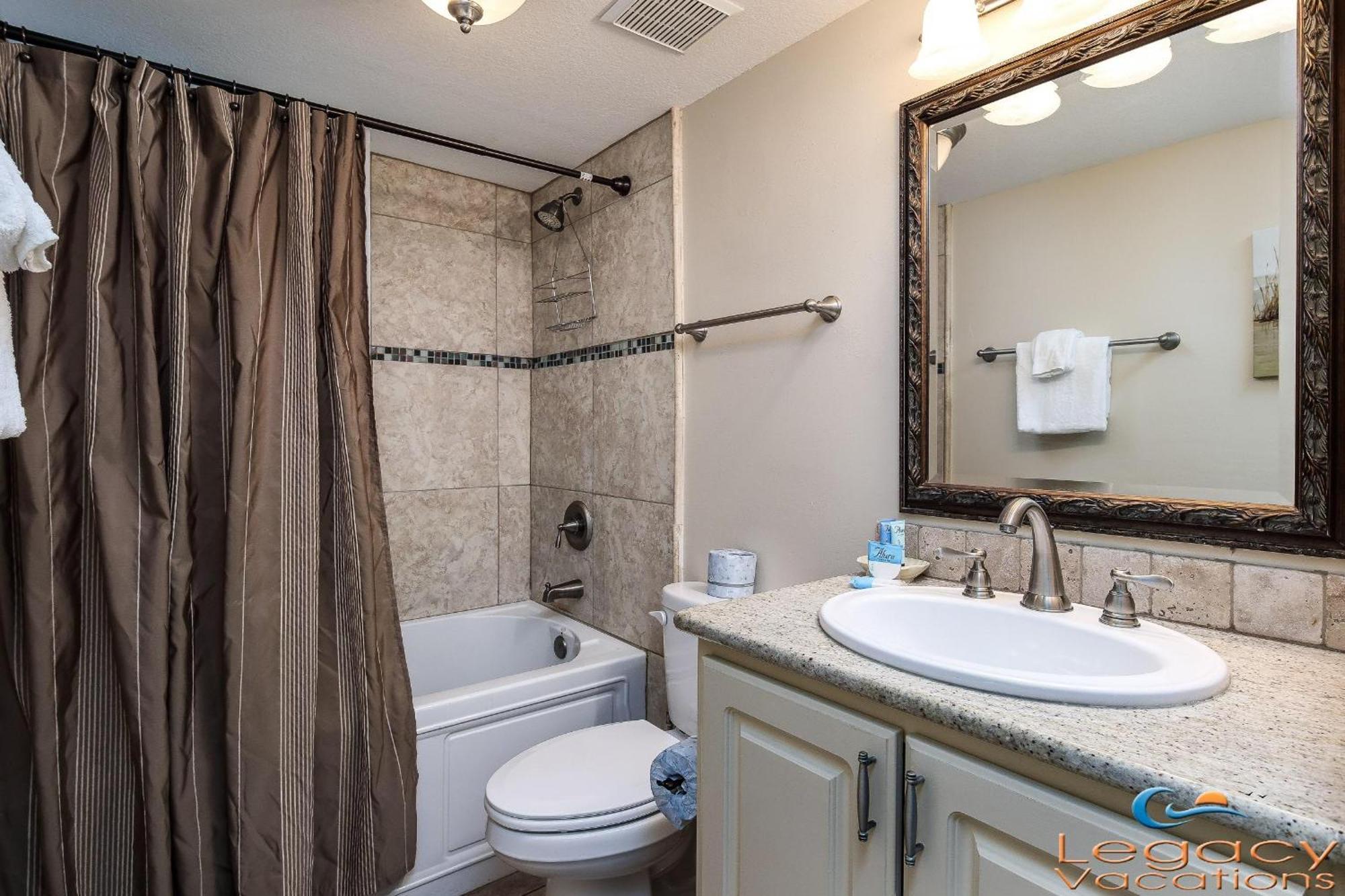 Slt 2052-beachfront-close To Everything In Destin!