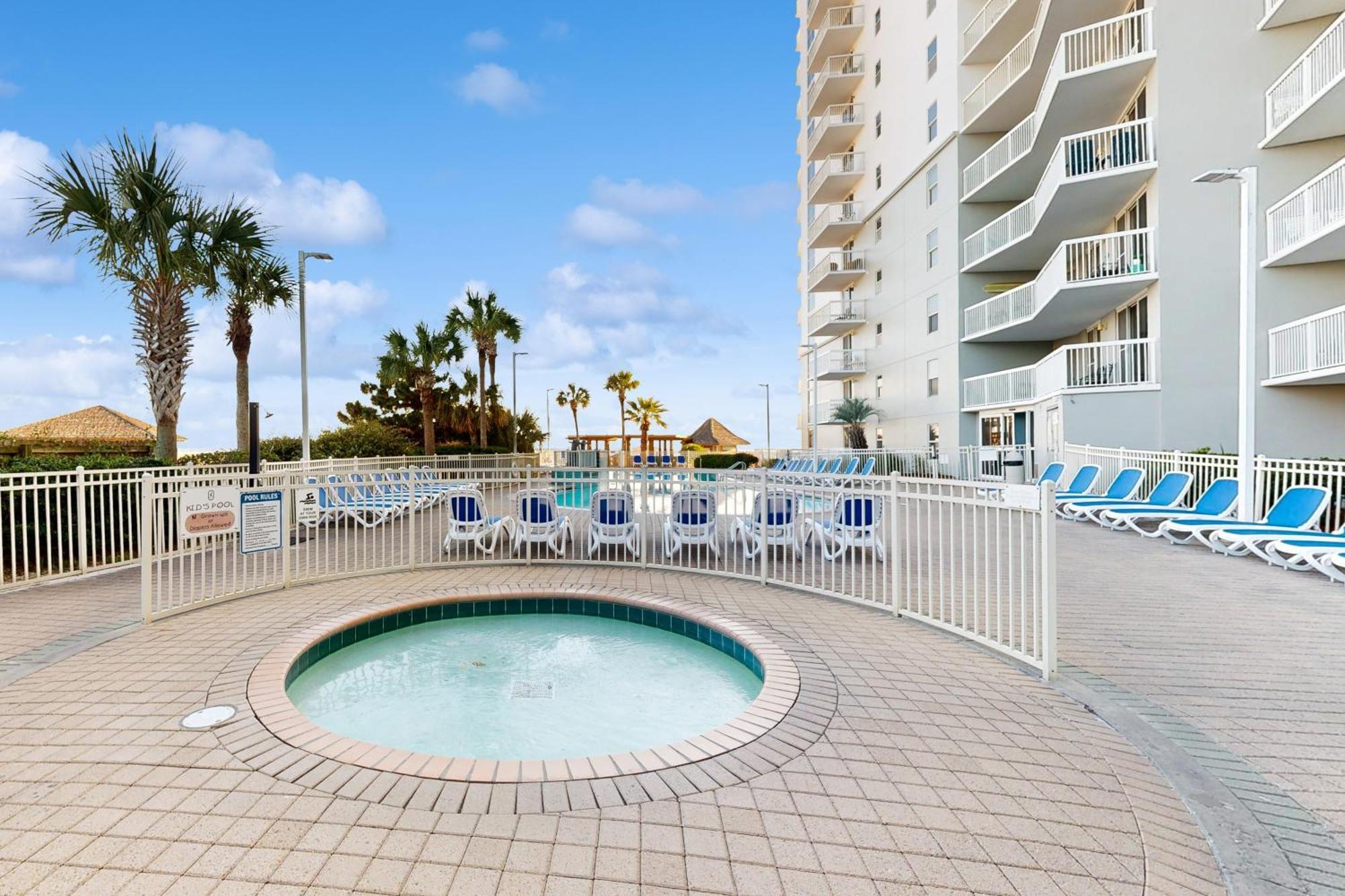 Pelican 304 Apartment