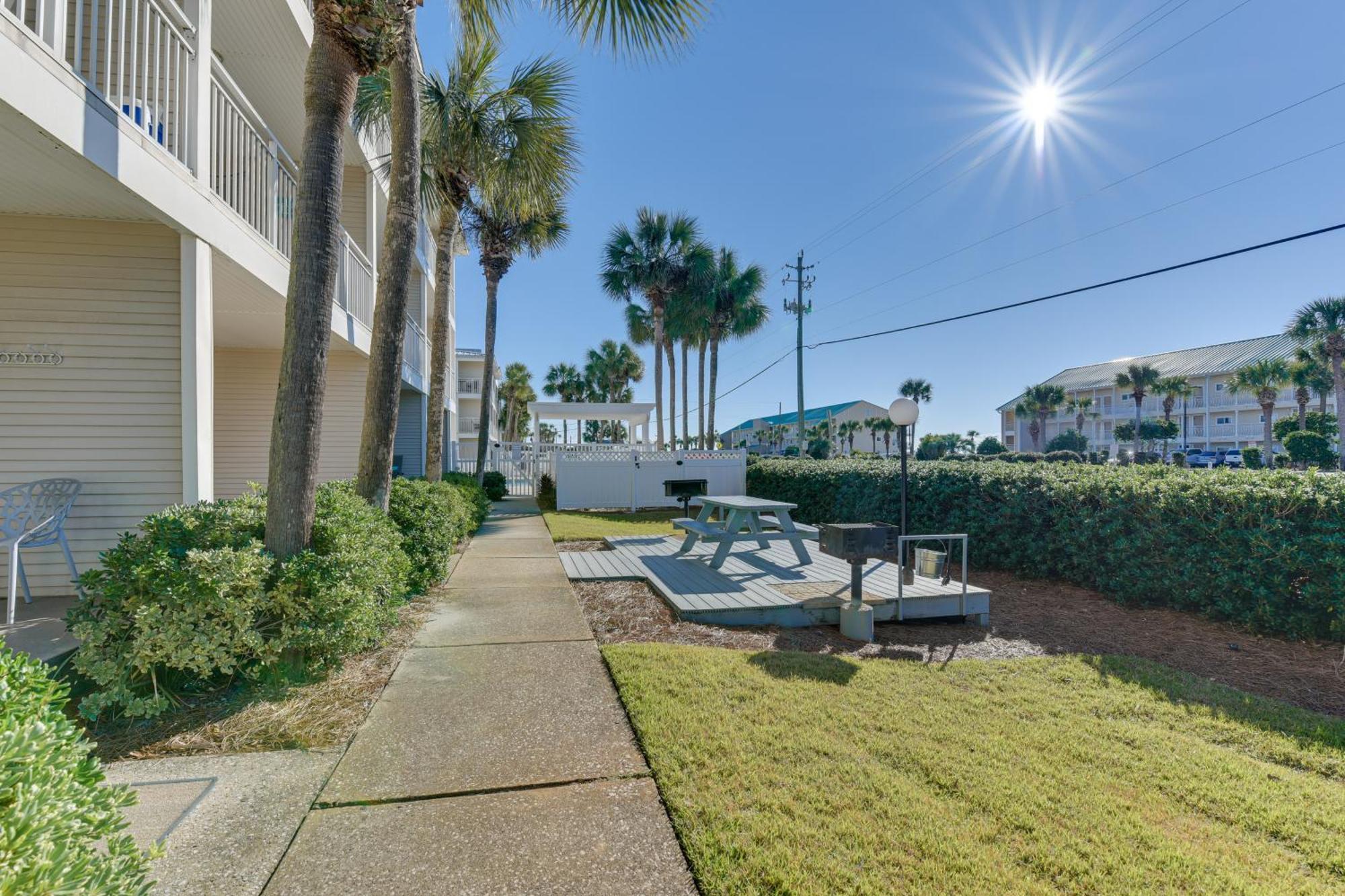 Apartment Lovely With Pool Access Walk To Beach! Destin