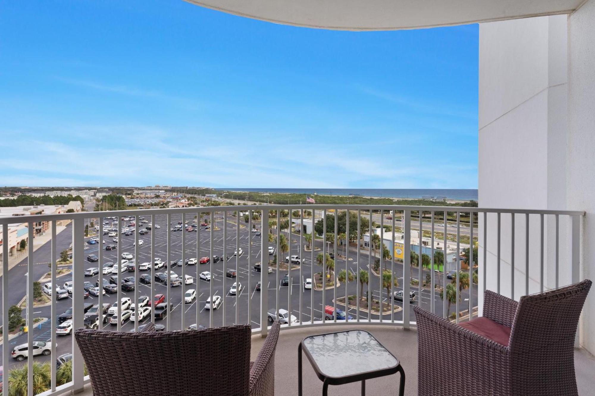 Palms #1814 Jr. 2br *