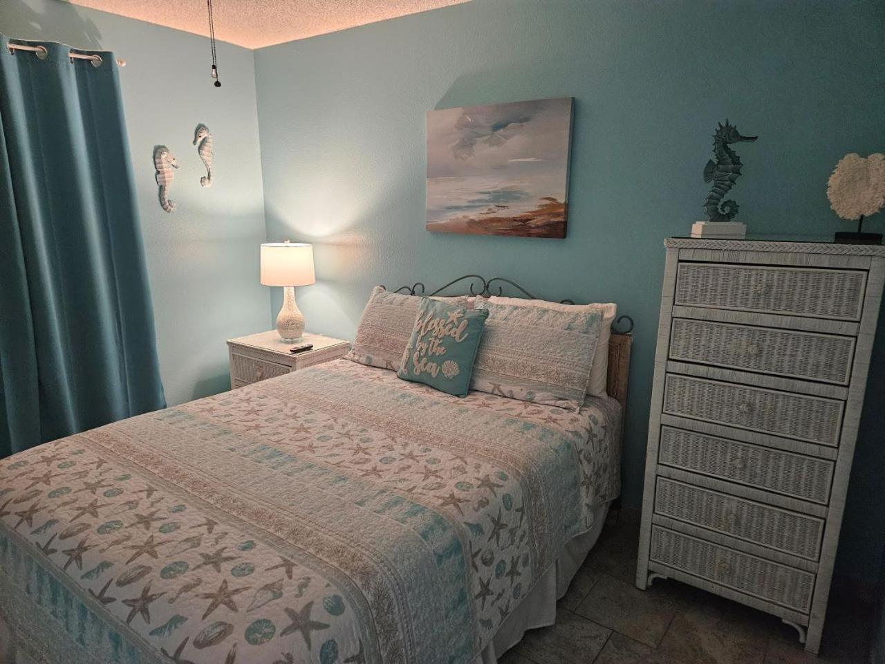 Apartment 200 Yds To Private Gated Access- 3br-2ba- Quiet Location In The Heart Of Destin!