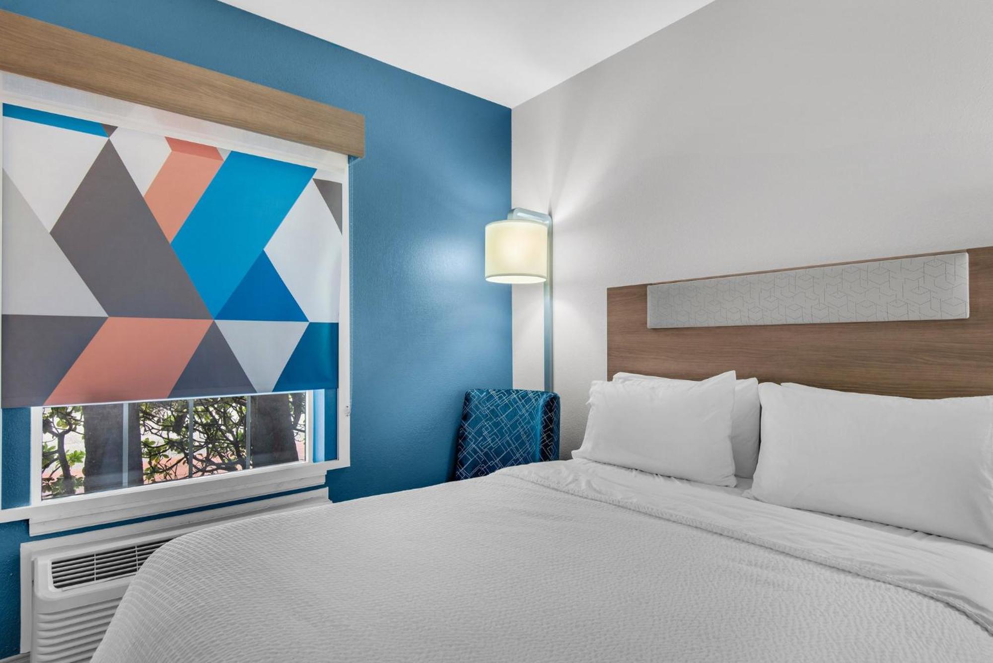 Express E - Commons Mall Area By Ihg Hotel Destin