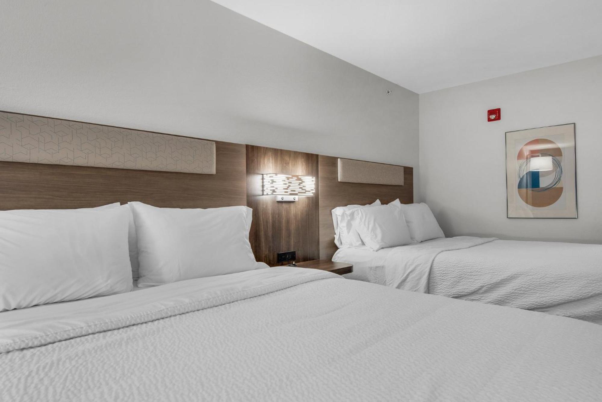 Express E - Commons Mall Area By Ihg Hotel Destin