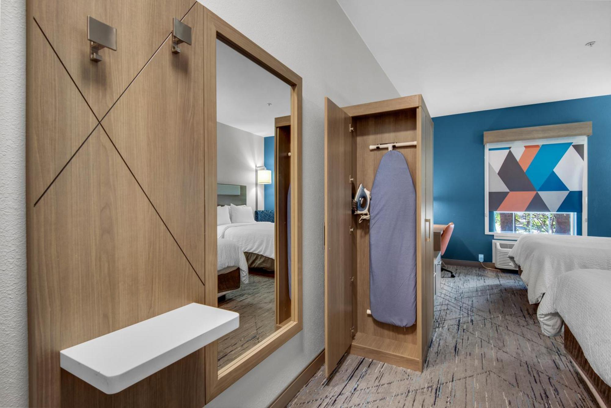 Express E - Commons Mall Area By Ihg Hotel Destin