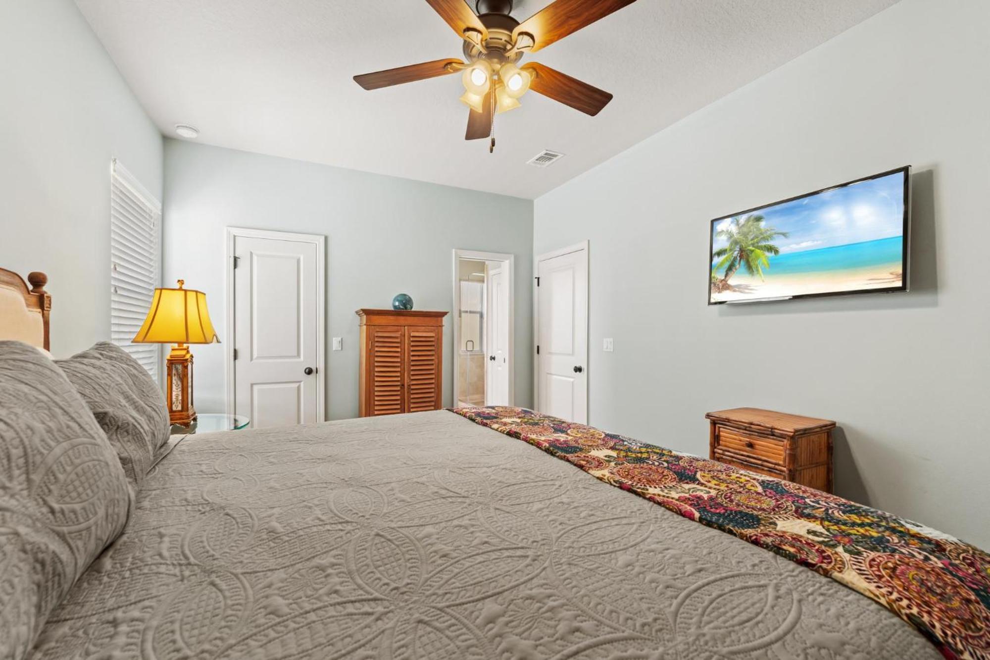 Ooh La La - 4555 Grand Key Loop East