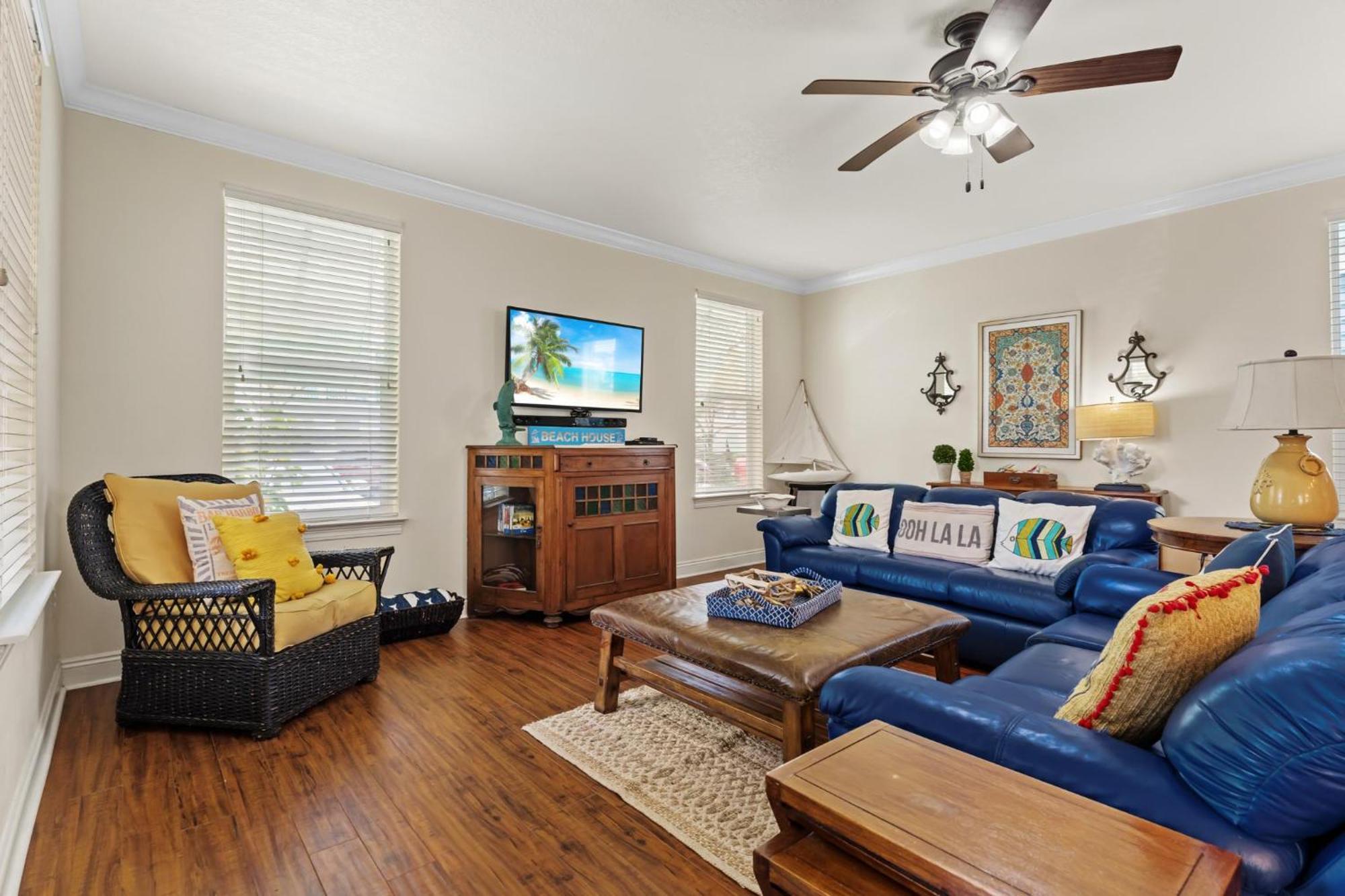 Ooh La La - 4555 Grand Key Loop East