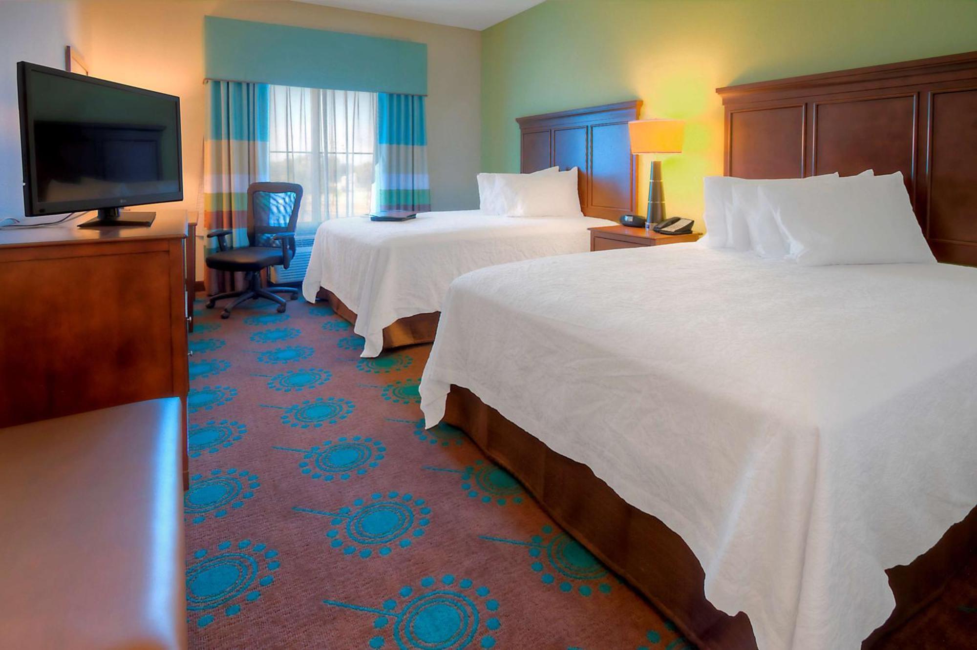 Hampton & Hotel