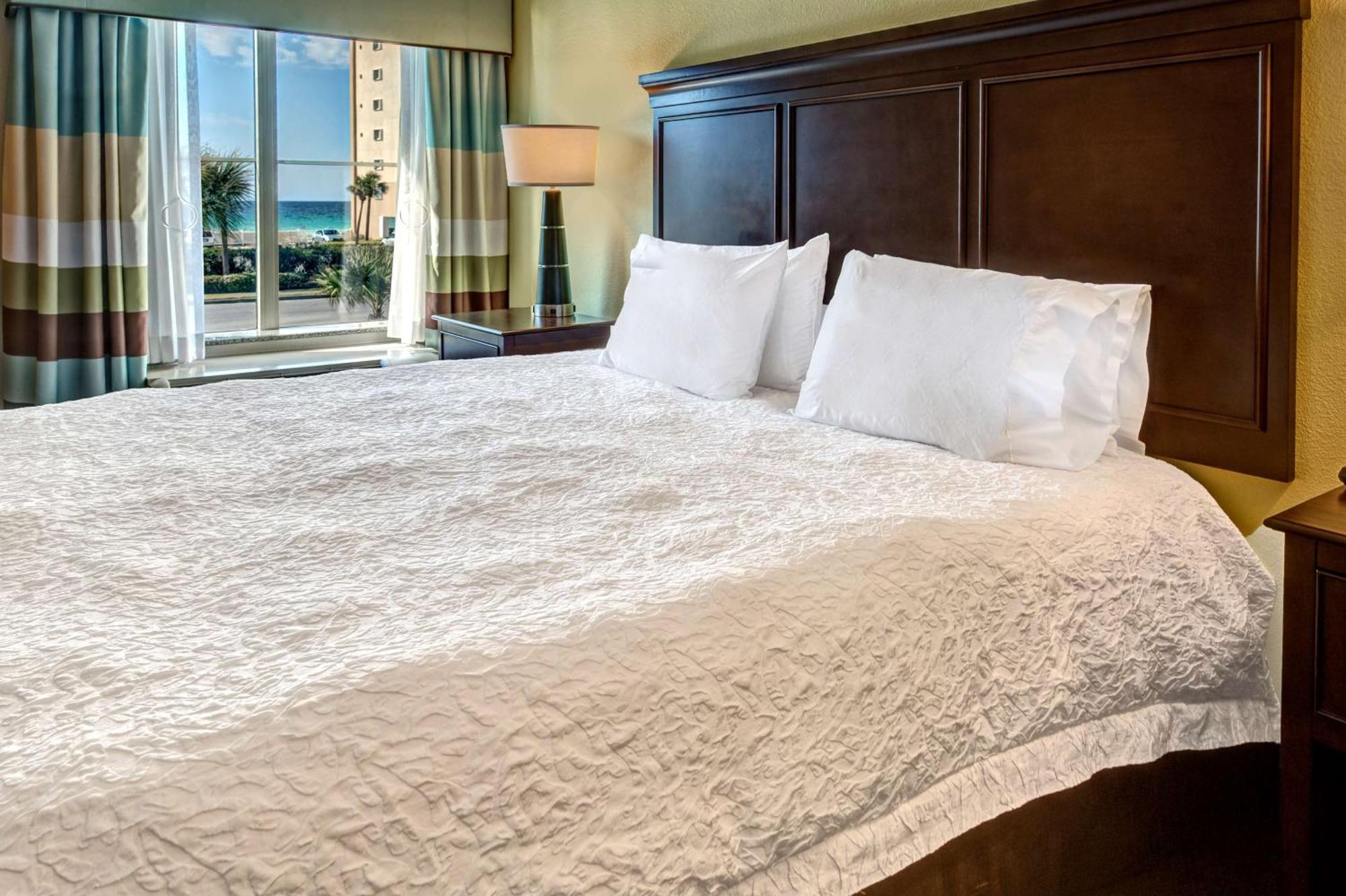 Hampton & Hotel
