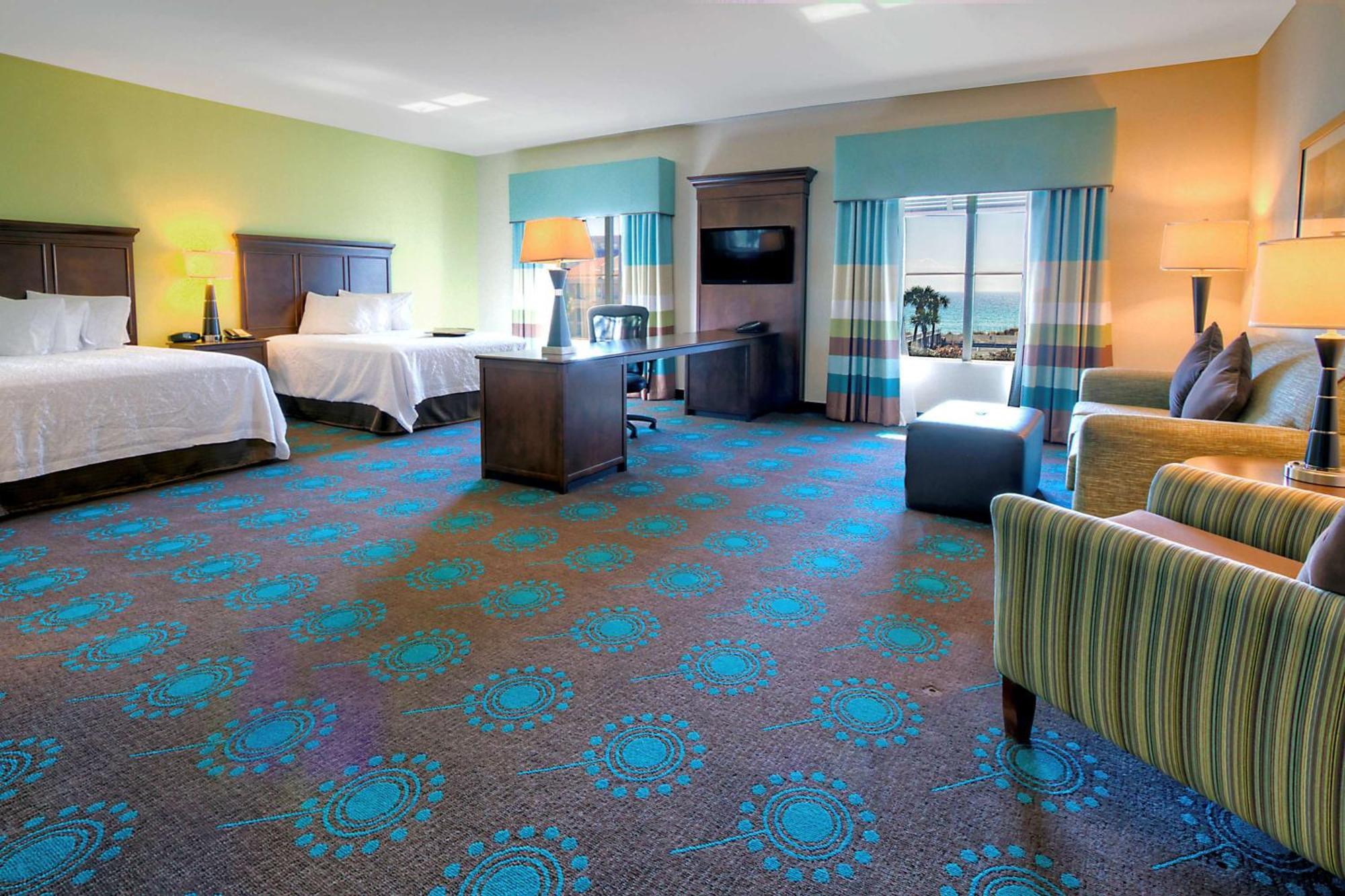 Hampton & Hotel