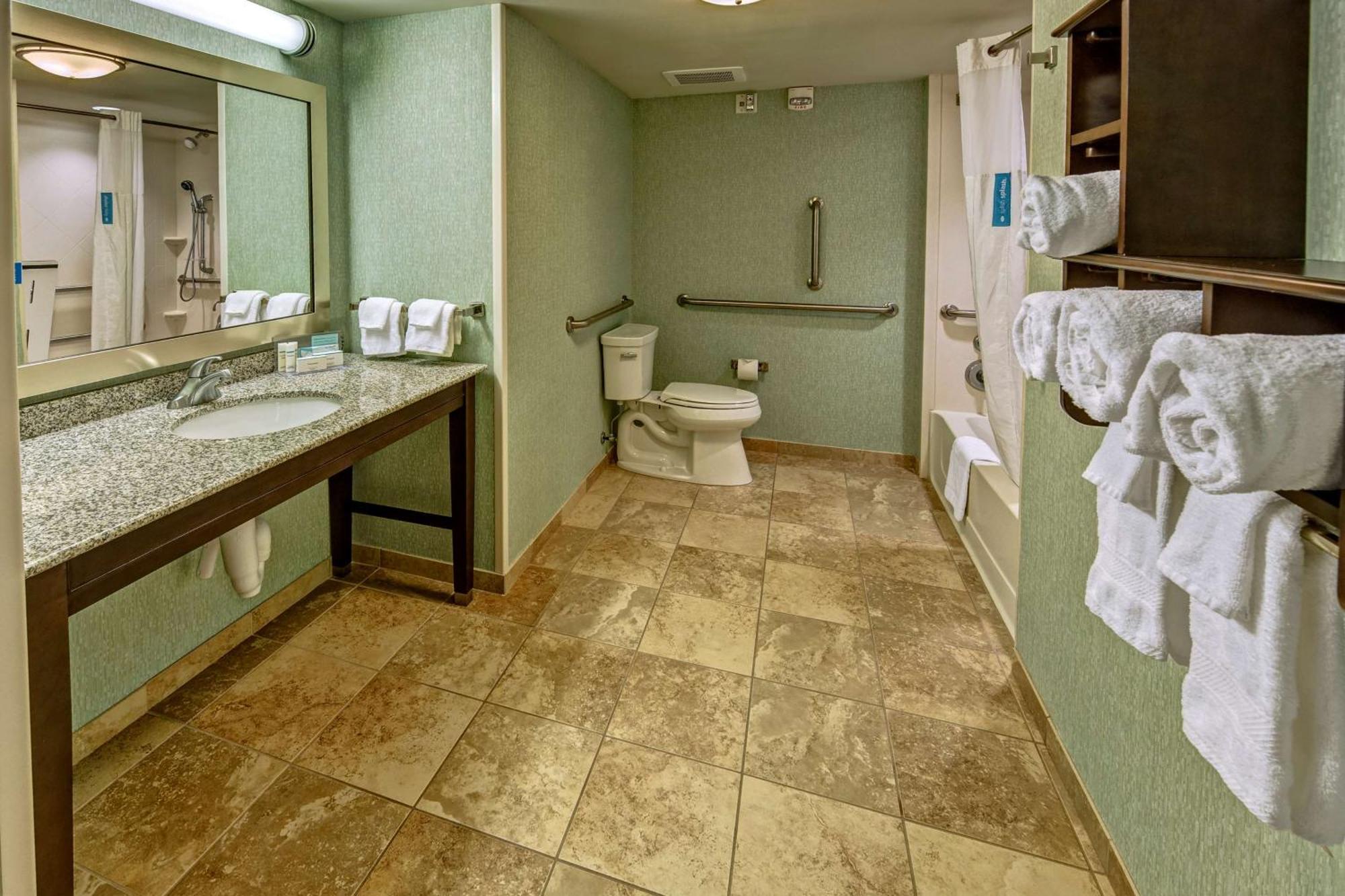Hotel Hampton & 3*