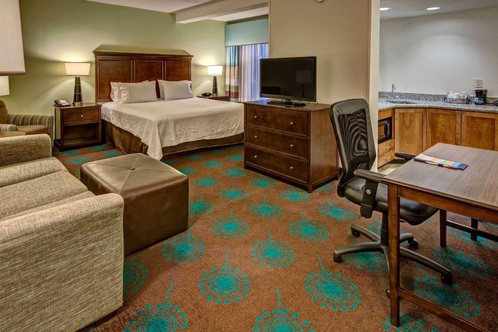 Hampton & Hotel