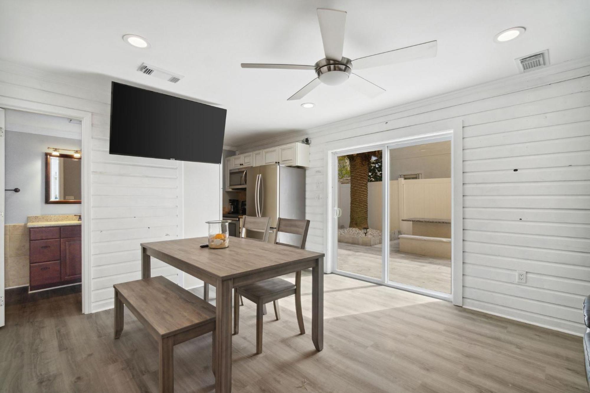 Paradise Palms With Heated Pool And Private Holiday home Destin