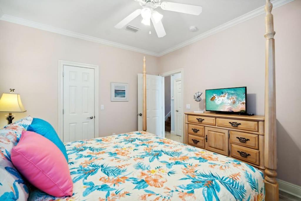 Seas The Dream At The Villages Of Crystal Destin