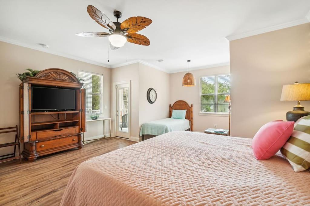 Seas The Dream At The Villages Of Crystal *