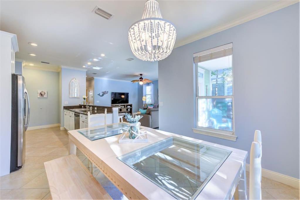 Seas The Dream At The Villages Of Crystal *