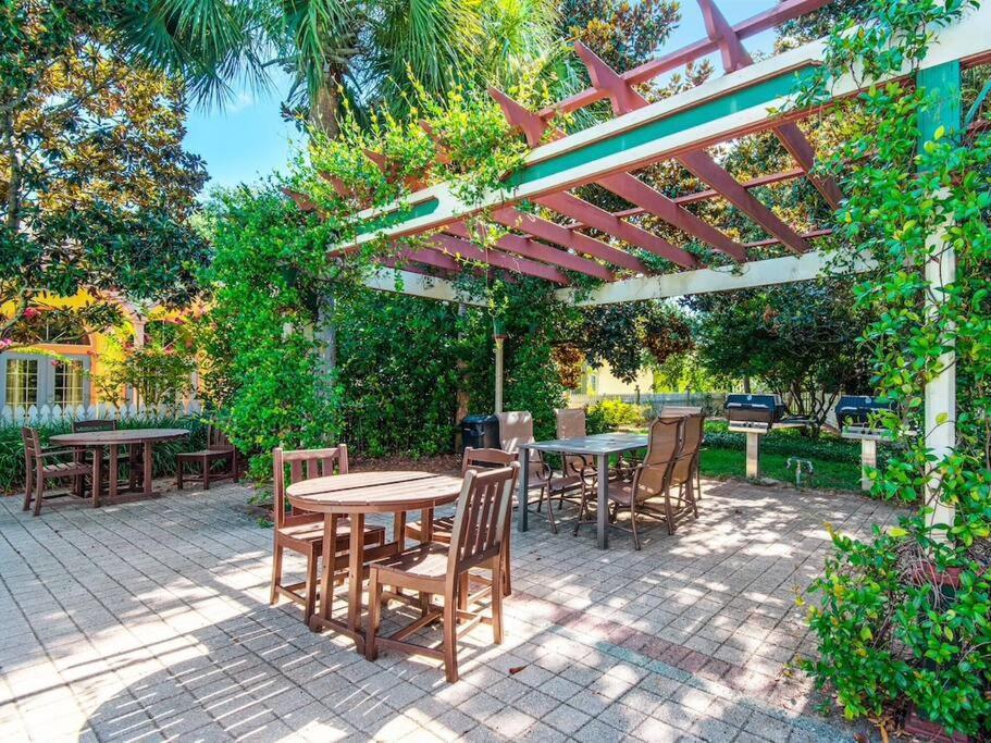 Holiday home Large House 4 Bedroom 3.5 Ba 130 To Pool *