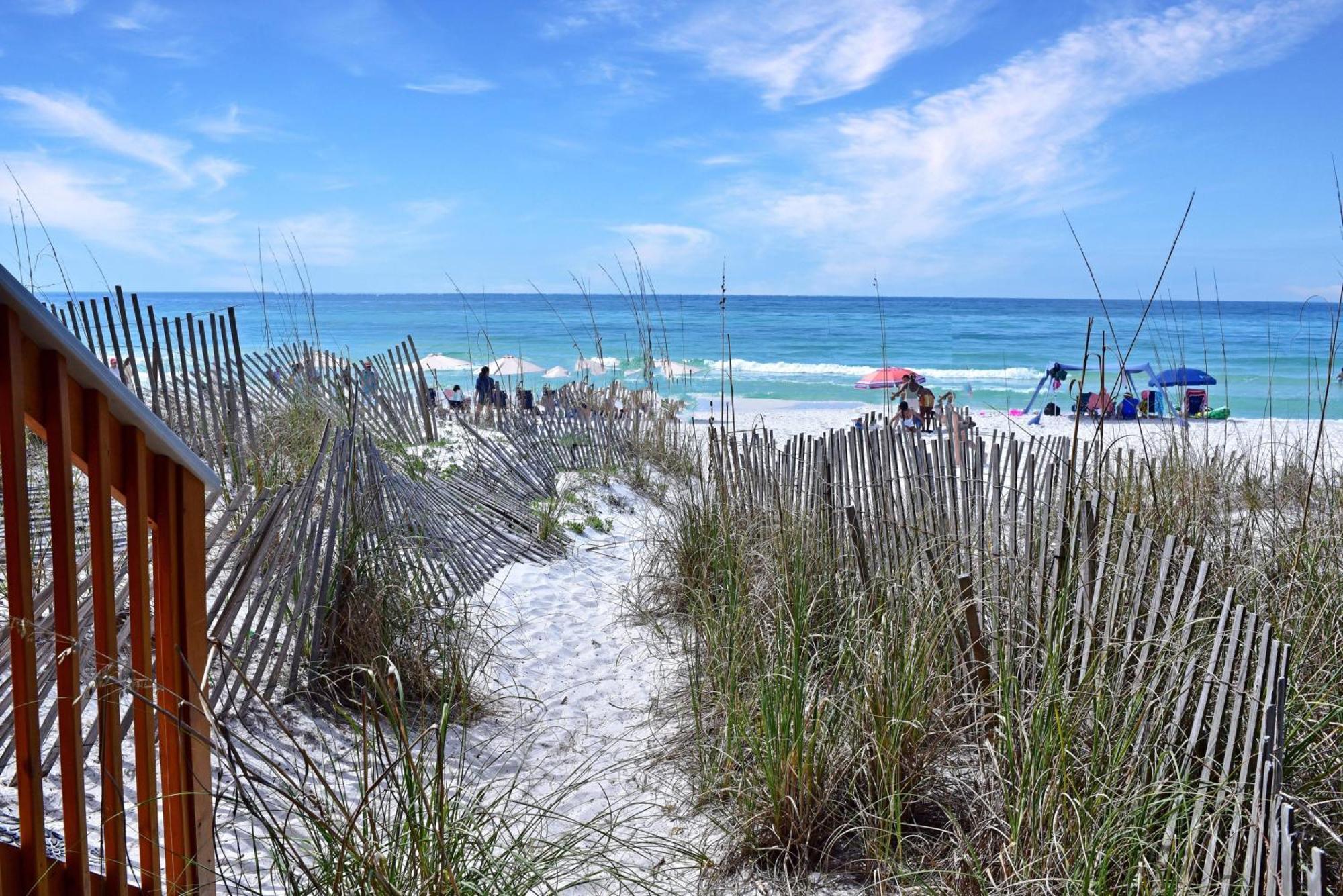 Grill Out With Private Beachfront Views! Apartment Destin